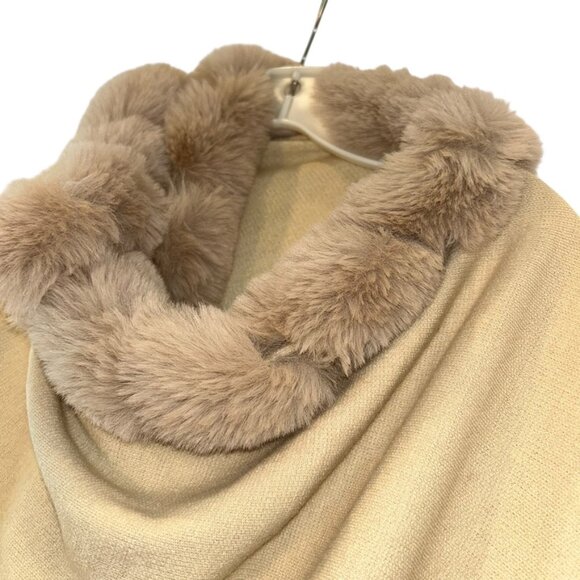 Camel khaki faux fur trim cape shawl STUNNING - Picture 3 of 5